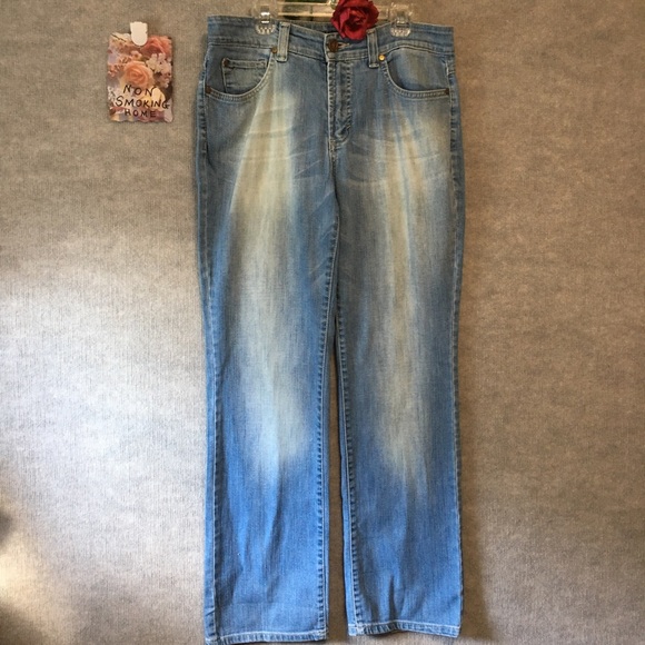 NINE WEST NWJ FACTORY FADED JEANS 6 Short EUC - Picture 13 of 13